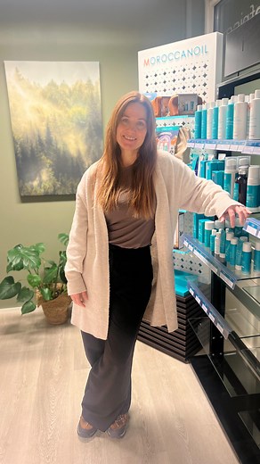 Etter 21 år går veien videre til oppfølging av lærlinger hos yrkeskompetanse. Rikke tar over den daglige driften og denne herlige gjengen kommer til å fortsette å ta imot nye og gamle kunder 🌸 | Zipfrisør avd Sem