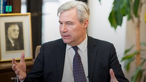 82K views · 497 reactions | Sen. Sheldon Whitehouse (D-RI) says President Donald Trump is “moving toward indictment” and that he believes the Department of Justice is wrong in its opinion that a sitting president can’t be indicted. | HuffPost | Facebook