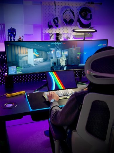 Gabe | Tech & Lifestyle Content Creator on Instagram: "“LitONES Holiday Moment” Giveaway This holiday season, let’s celebrate the cozy corners and beautiful desk setups that make the season bright. ✨ We will send 5 Christmas prizes to celebrate: What’s Included: A LitONES light + a curated special desk gift🎁 to make your holidays even cozier. How to Enter: 1.Follow @litones.lighting and @make.one.studio 2.Like this post 3.Tag a friend in the comment + share to your story Not just lightin