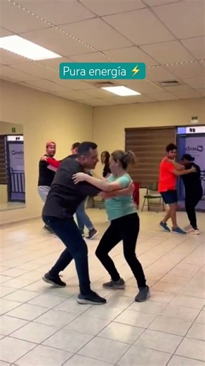 Se te nota | Bachata tradicional 💃🎶 #clasesdebachata #bailaresvivir #dance #pasosdebachata