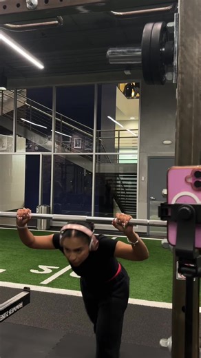 Growing my lower body one squat day at a time #foryoupage #trending #pretty #gymmotivation