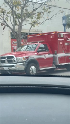 Los angeles fire department Rescue ambulance 37 responding #firedepartment #ambulance #lafd