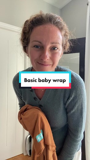The most requested wrap tutorial because its a classic✨Remember, if its uncomfortable, its not right! #torontomomsandbabies #babywraps #mobybaby #babywearingeducator #wearingbaby #wraptutorial
