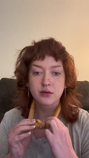 How to insert threadless jewelery. Threadless jewelry is universal for every post size so you can switch it up! They also are more secure than threads. @bodyartforms #fyp #foryou #foryoupage #piercing #piercings #threadlessjewelry #mybaf