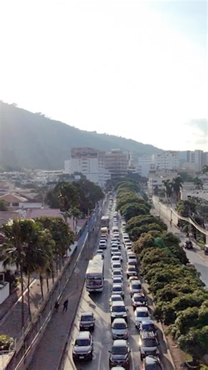 🚧 Se reactiva la obra en la Av. del Bombero 🏗️ La construcción del paso elevado en la Av. del Bombero, que beneficiará a más de 120.000 conductores diarios, vuelve a ejecutarse tras levantarse la suspensión administrativa. La resolución confirmó la validez del registro ambiental presentado por el Municipio, garantizando que el proyecto cumple con altos estándares técnicos, ambientales y sociales. Con una inversión de USD 14,7 millones, financiados por el Banco de Desarrollo de América Latina y