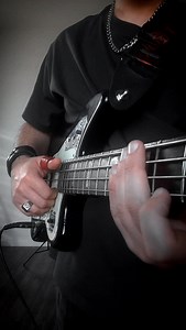 Kinda Mark King technique 🎩 #baixonatural #slapbass #funk #baixo #music #markking #marcusmiller #tabs #tutorial #doctorslap | Nairi Mkrtchyan