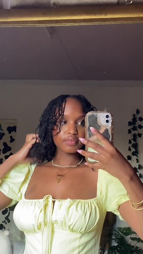 MicroLocs installation 💆🏽‍♀️ by @Julio_Sky_Dreadlocks They did such an amazing job . They are neat , light and you can easily style them for everyday look 🥹. #microlocs #temporarymicrolocs #temporarylocs
