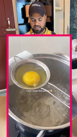 Can we make a poached egg so easily at home 😲#hacks #food #tricks