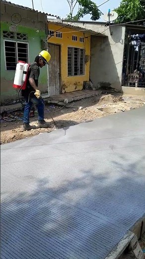 Aplicación de antisol en pavimento