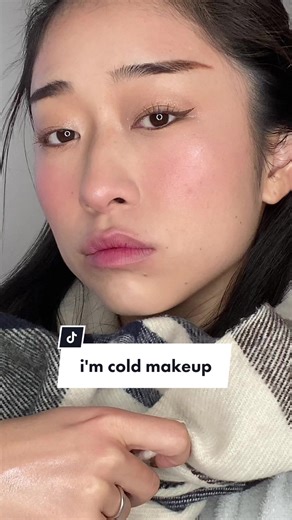 海外で流行中の寒いメイクアップ