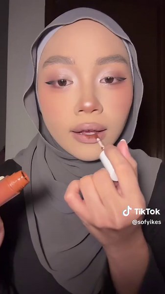 One Minute Makeup Tutorial for Catfishing