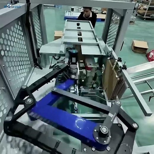 Case erector with robot servo system #packagingmachine