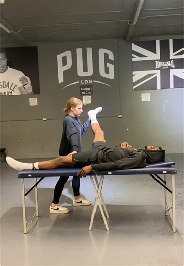 @Yannick🇨🇲 Champions aren’t just made in the ring—they’re built through smart recovery! 🥊💥 Assisted stretching helps boxers stay explosive, flexible, and injury-free, so they can train harder and fight stronger. Stay ready, stay sharp, and keep pushing forward! 💪🔥 #ChampionsRecover #stretchtowin #boxingperformance #stretching #boxing