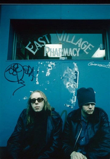 Next up is a very rare promo mix by a legendary duo, 24 years ago:This is The Chemical Brothers – DJ Set, Paris 24.01.02This was a promo CD sent out to radio stations and other labels of a live set by The Chem Bros. It includes the foundation for In Glint. One of their rarer works. Tracklist in comments.Discogs: https://t.co/beMmc8GixvReminder that all mixes uploaded here today go on my Kofi for download tonight.👇🔥👇