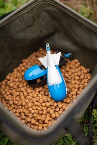 5.9K views · 221 reactions | The Dot Spod Air - Stealth Baiting 狼 Using an innovative clip, the Dot Spod Air propels bait forward whilst mid-air, creating a spread before gently fluttering down away from your baited area, meaning this is the ultimate baiting tool for surface fishing   Head to your local Nash stockist to check out the ultimate range of baiting tools  #NashTackle #NashBait #DotSpodAir | Nash Tackle | Facebook