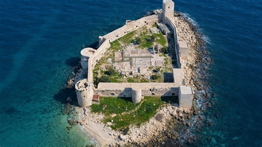 Qui avait besoin d’une forteresse au milieu de la mer?