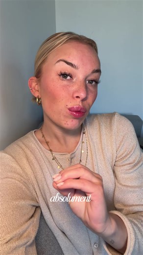 /publicite/ Parfois, les plus beaux cadeaux ne sont pas ceux qu’on prévoit… mais ceux qu’on fait juste comme ça 💛 Avec smartphoto j’ai eu envie de créer quelque chose de simple mais rempli de sens pour Laura. Parce qu’après tout ce qu’on a traversé, nos souvenirs méritent mieux que de rester dans mon téléphone #MySmartphoto #PersonalizedGifts @smartphoto