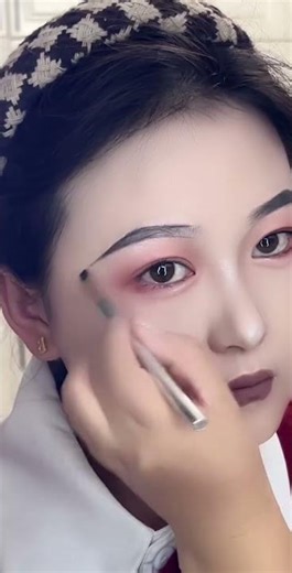 Professional Eyebrow Shaping & Filling Tutorial