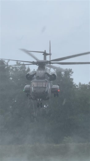 Splish Splash… The mighty German Air Force CH-53 Helicopter producing some rain💦 #ch53 #rain