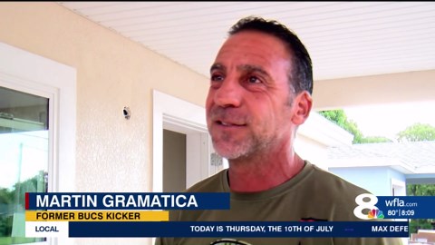 Martin Gramatica helps Habitat Humanity work on home
