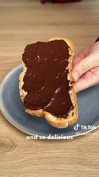 3-MINUTE VIRAL “NUTELLA” 🍫 ◼️ INGREDIENTS: ▪️ 120g unsweetened cocoa powder ▪️ 180ml hot water ▪️ 2 tbsp honey (or your sweetener of choice) ⏳ Ready in 3 minutes 1️⃣ Mix the cocoa powder with hot water. 2️⃣ Add honey and blend until smooth. 3️⃣ Store in a jar and enjoy. A Nutella-style spread made with just 3 ingredients—quick and delicious! #healthyrecipe #nutella #chocolatespread #dessert #easyrecipe #homemadespread