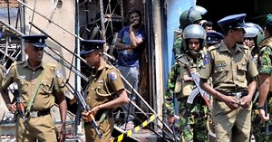 Mobs clash with police after Sri Lanka emergency | New Straits Times