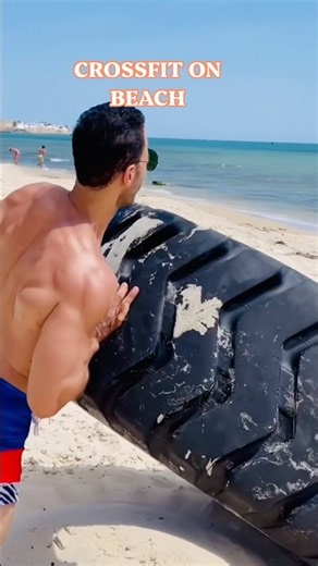 Pushing a 220 lbs tractor tyre on the beach is insane 🤯 #motivation #beach #fitness