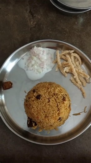 🍚 Veg Rice 🥗 Onion Raita 🌶️ Vathal & 🥒 Pickle 😋 Simple & Tasty! #VegRice #Raita #Homemade #Foodie