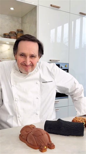 Philippe Conticini on Instagram: "Les précommandes des trois bûches signatures de la Maison Conticini Paris sont officiellement ouvertes ! ✨ L’occasion rêvée de garantir votre bûche d’exception avant les fêtes… et de ne surtout pas passer à côté des créations iconiques de cette année. 🎄🔥 Ces bûches sont disponibles en quantité limitée, façonnées avec un soin artisanal et des associations de saveurs d’une rare finesse. Retrouvez un hommage à la vanille avec notre Bûche Signature aux deux Vanill