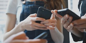 Get teens managing screen time before school starts