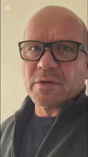 2.5K views · 508 reactions | Navnet skjemmer ingen, sies det...藍 #tekstet #reprise #humor #latter #engodlatterforlengerlivet #komiker #humorist #tullogtøys #vitser #historier #funnystories #jokes #internett #seoghør #theeasywayout #lettvint #humornorge #navn | Jan Wehrmann | Facebook