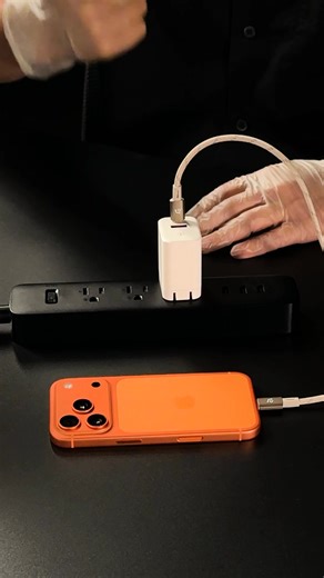 【 ADAM elements X iPhone 17 開箱 】🍊📱 ​ 今天專業橘子開箱手來示範：如何正確開箱 iPhone 17 Pro。 先挑一顆「高級橘」，檢查有沒有斑點，確認它夠新鮮。 慢慢撥開外皮，就像打開你的新機包裝一樣小心翼翼。 再把「配件」一個個接上，線、充電器、耐心，全都到位。 最後，魔法時刻來了：橘子變身，宇宙橙 iPhone 17 Pro 驚喜登場！ ​ 就這麼簡單。 Apple 給你科技新生活，亞果給你全方位的充電容量支援 ​ #來亞果一次搞定 所有配件 https://adamele.com/iPhone17 ⎯⎯⎯⎯⎯⎯⎯⎯⎯⎯⎯⎯⎯⎯⎯⎯⎯⎯⎯⎯⎯ ​ ✧ You’ll get attached to it. ✦ ​ 𝕃𝕀ℕ𝔼 官方帳號 ☞ https://adamele.com/LINE_official ​ ɪɴꜱᴛᴀɢʀᴀᴍ 官方帳號 ☞ https://adamele.com/TW_IG ​ ⎯⎯⎯⎯⎯⎯⎯⎯⎯⎯⎯⎯⎯⎯⎯⎯⎯⎯⎯⎯⎯ #ADAMelements #亞果元素 #智慧生活LifePartner #YouWillGetAtt