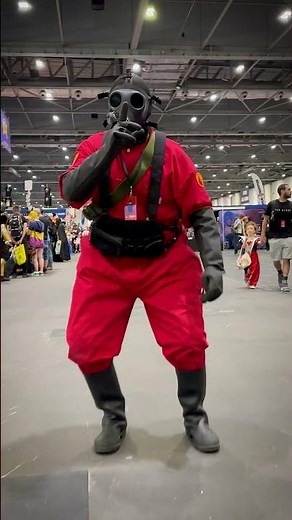 Meet the Pyro #shorts #teamfortress2 #tf2 #cosplay #pyro #gaming