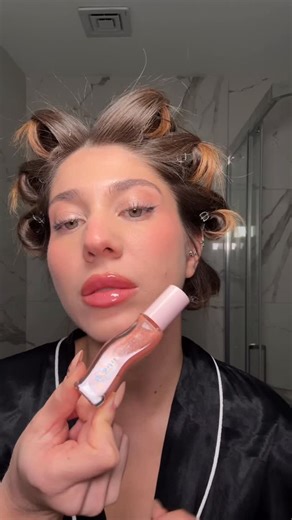 Gizem Tüfekçi Pişkin on Instagram: "Güzellik kaygısı taşımayan gerçek bir hazırlık😅💗 dün yılbaşı akşamına böyle hazırlandım"