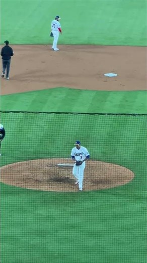 SOUND THE 🎺 Edwin Díaz's first official Dodgers entrance at Dodger Stadium #Narco #MLB