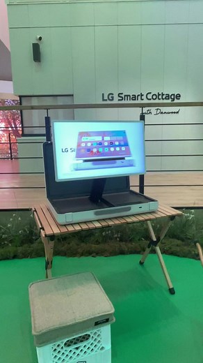 Der StanbyME Go von LG kommt im Koffer und mit Akku. TECHBOOK konnte sich den Fernseher auf der IFA schon genauer anschauen. | Techbook