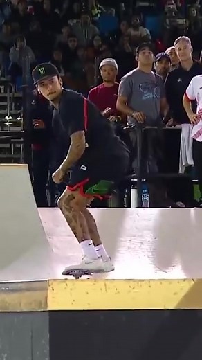 Nyjah Huston went off on this rail at the 2019 Super Crown! 🤯 | Street League Skateboarding