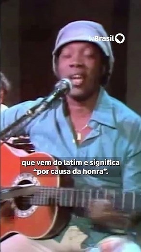 Milton Nascimento receives an honorary doctorate from Fiocruz.