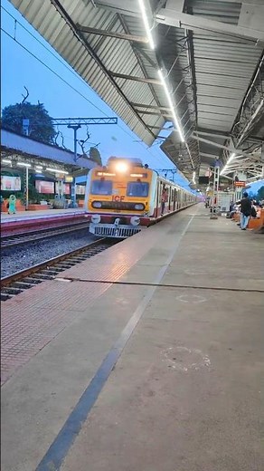 Howrah - Bardhaman Galloping Local Train #publictransport #railtrack #railwaystation #railwaycontent
