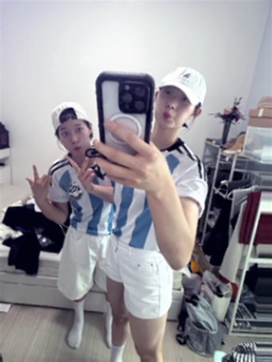 Extrovert vs Introvert: Fun Insights for Everyone