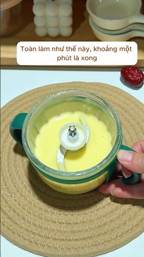 Đối với các bé 6 tháng tuổi bắt đầu ăn bột gạo lòng đỏ trứng, một chiếc máy làm thức ăn dặm tốt.