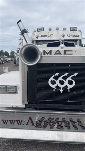 Pure power & chrome: Custom giant air horn in Mack Super-Liner truck! 💥 #mack
