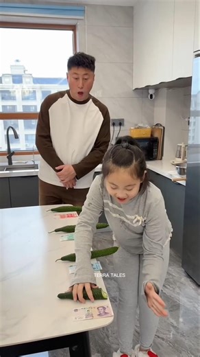 She Tricked Her Dad in a Simple Game 🤣 #shorts