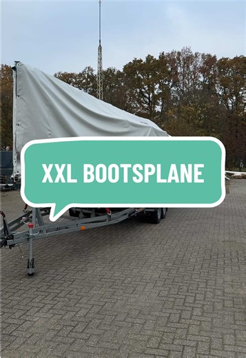 🚤 XXL-Bootsplane? Können wir. Vor kurzem hatten wir eine Anfrage für eine Winterplane – und zwar für ein richtig großes Segelboot. ✨ Vorteil: Der Kunde konnte das Boot zu uns bringen → perfekte Voraussetzungen für eine saubere Maßanfertigung. 🔧 So haben wir’s gebaut: ✅ Geteilt per Reißverschluss → leichteres Auf- und Abbauen ✅ Hinten offen → bequem aufs Boot steigen, wenn im Winter was zu tun ist ✅ Fenster eingeschweißt → mehr Licht unter der Plane ✅ Ösenstreifen doppelt gelegt → schützt den L