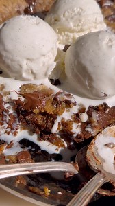 27K views · 371 reactions | A Brown butter, ooey gooey, crisp-edged, chocolate chip cookie loaded Skillet Cookie 拾 #chocolatechipcookies #cookiesofinstagram #chocolatelover #bakingfun | Blue Bowl | Facebook