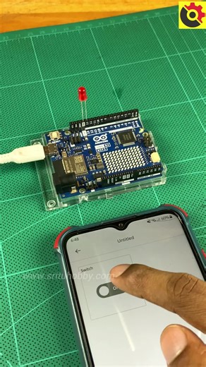 Arduino UNO R4 WIFI Board with Arduino Cloud LED Project