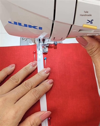 The easiest way to sew zipper #fblifestyle #sewingtipsandtricks | DIY Tips Tale
