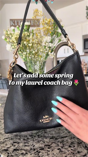My Coach Laurel Shoulder Bag will always be my favorite 👜✨ I love how I can dress her up for every season. @Coach #coachbag #laurelcoachpurse #everydaystyle #momstyle #handbaglover