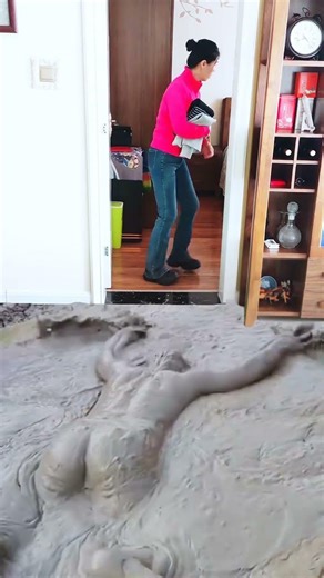 It’s no surprise that the special effects of the clay figures are running around everywhere.