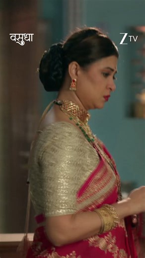 Bimaar haalat mein bhi Vasu kar rahi hai Devaansh ko yaad, kya yeh dekhkar Chandrika hogi Vasu-Dev ka rishta sweekaar karne ke liye majboor? Dekhiye #Vasudha har roz, raat 9:30 baje, sirf #ZeeTV par. #Vasu #Chandrika #ZeeTVReels #AapkaApnaZeeTV | ZEE TV